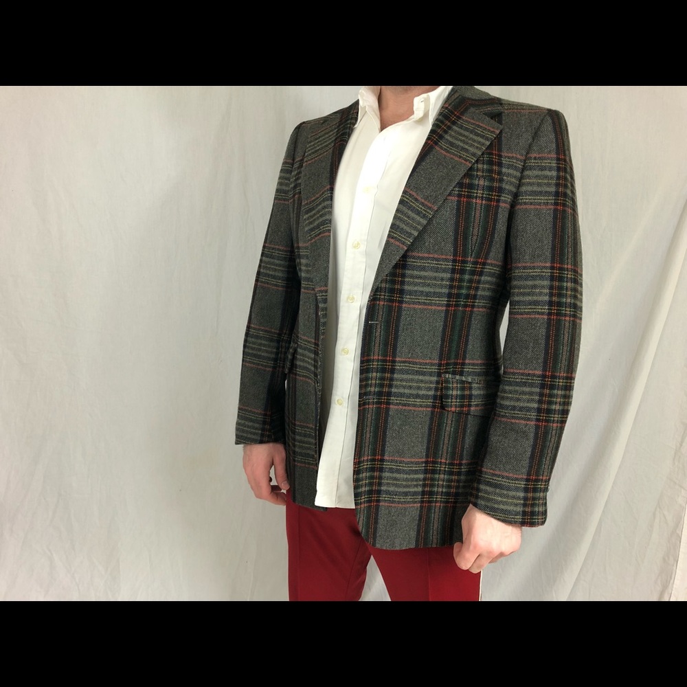 Men’s Burberry plaid blazer/jacket. Size 44R